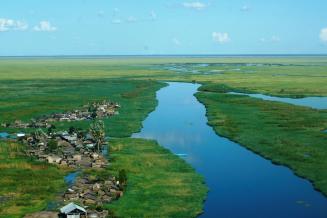 Fishing village on the banks of the Kafué River, Kafué Flats Biosphere Reserve, Zambia 