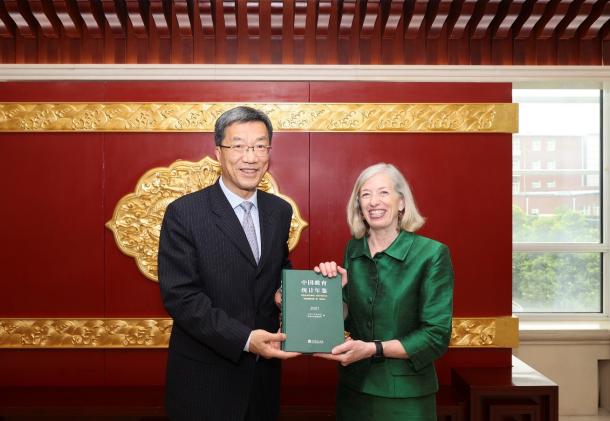 Ms. Stefania Giannini meeting with the Chinese Minister of Education, Mr. Huai Jinpeng